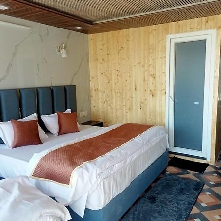 Silver Dew Resorts And Restaurant Đồi Đồi Dhanaulti Ngoại thất bức ảnh