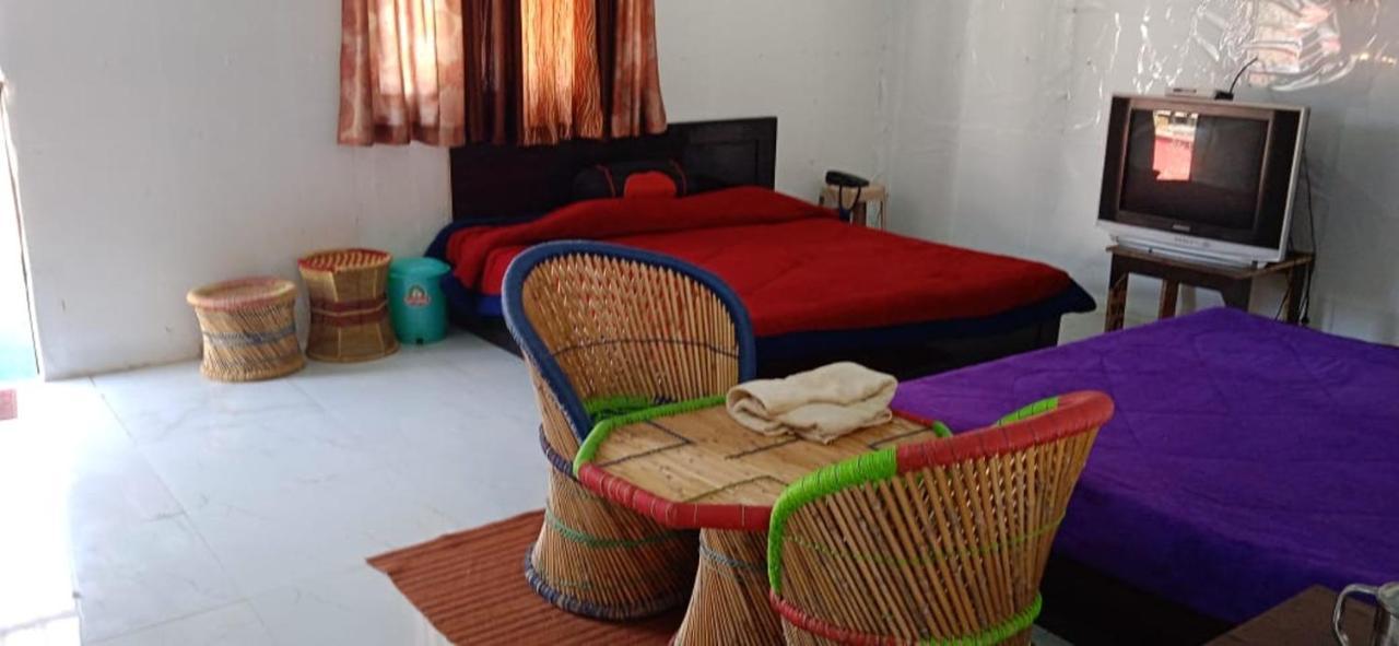 Silver Dew Resorts And Restaurant Đồi Đồi Dhanaulti Ngoại thất bức ảnh