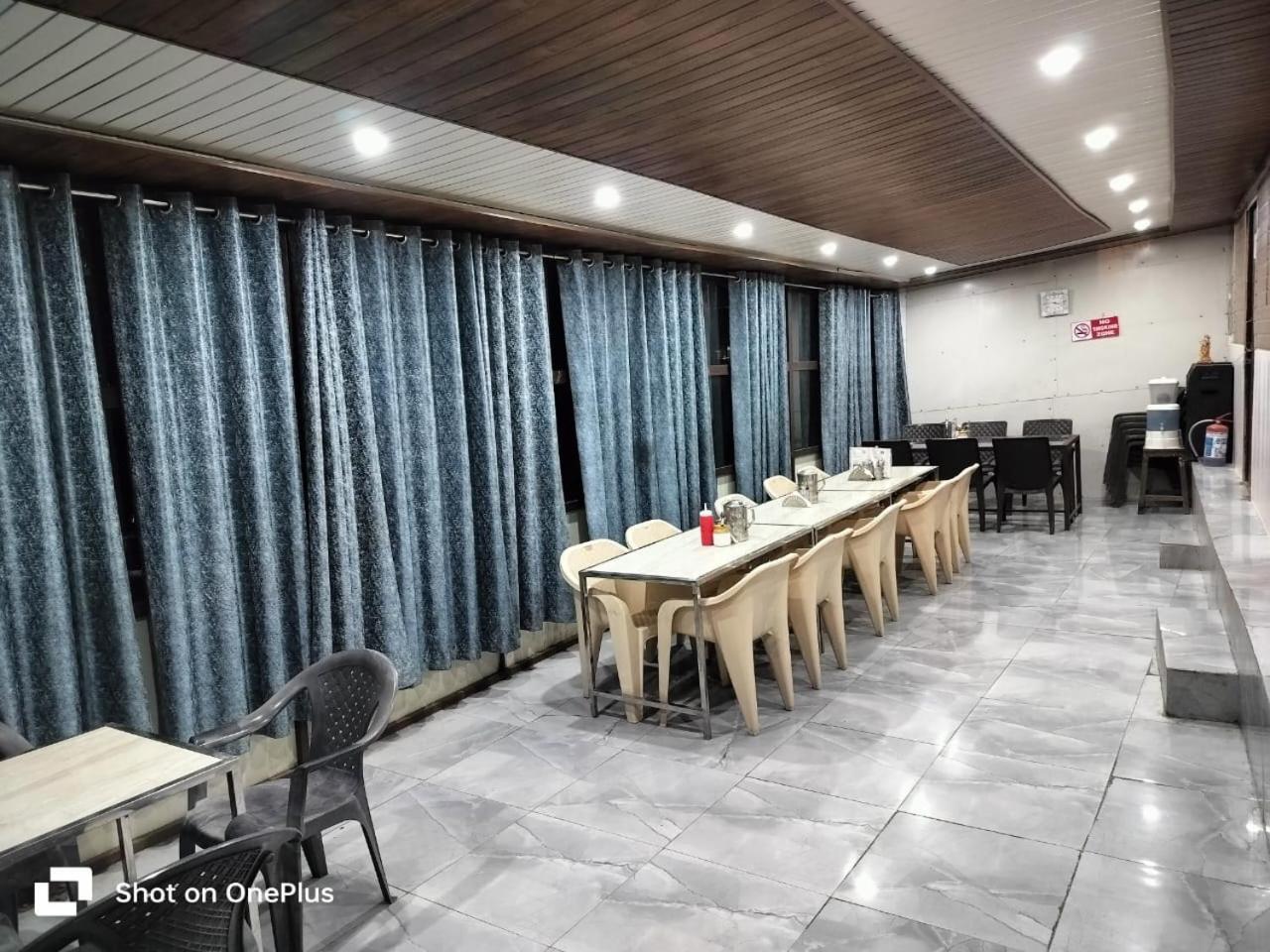 Silver Dew Resorts And Restaurant Đồi Đồi Dhanaulti Ngoại thất bức ảnh