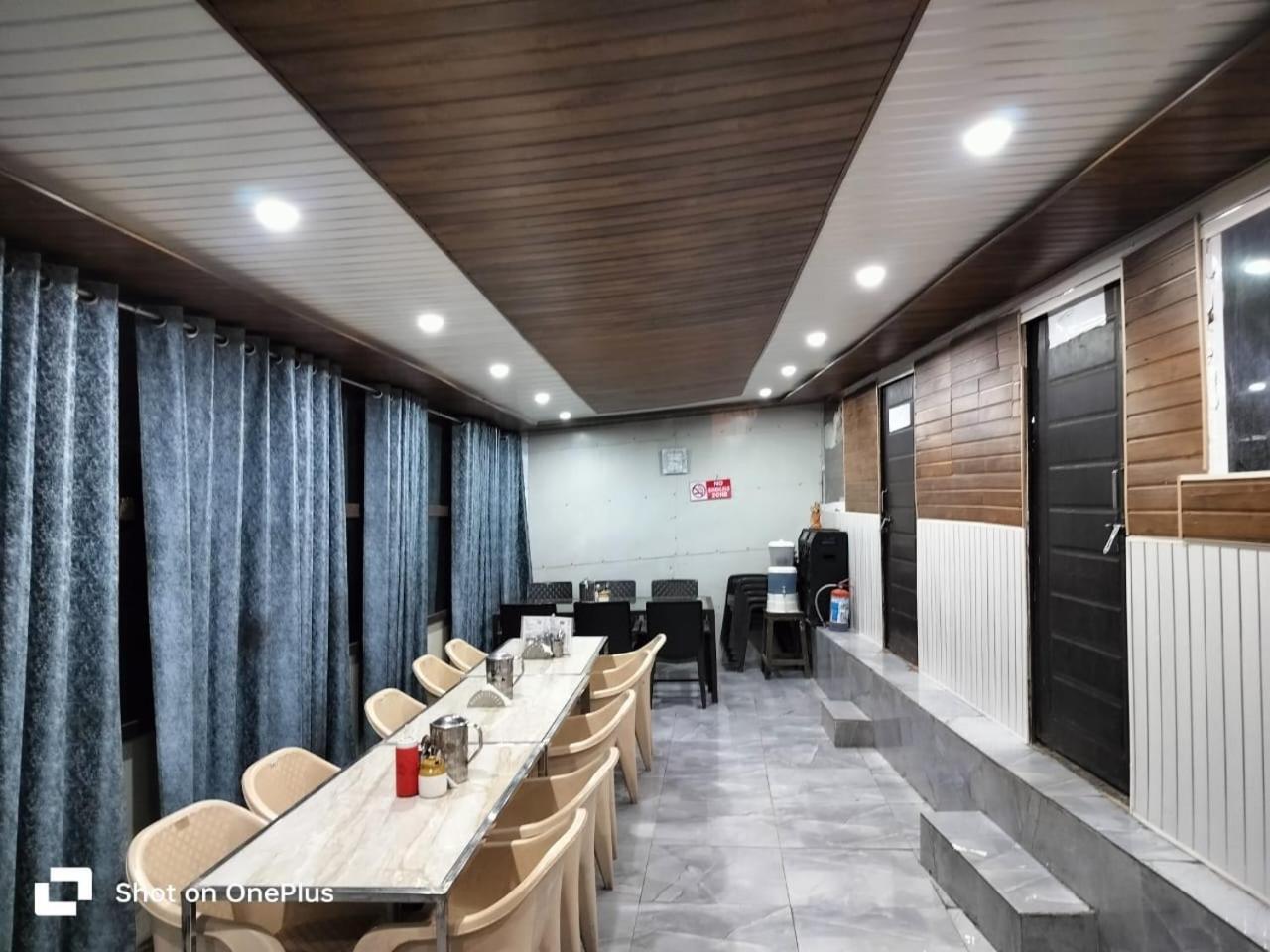 Silver Dew Resorts And Restaurant Đồi Đồi Dhanaulti Ngoại thất bức ảnh