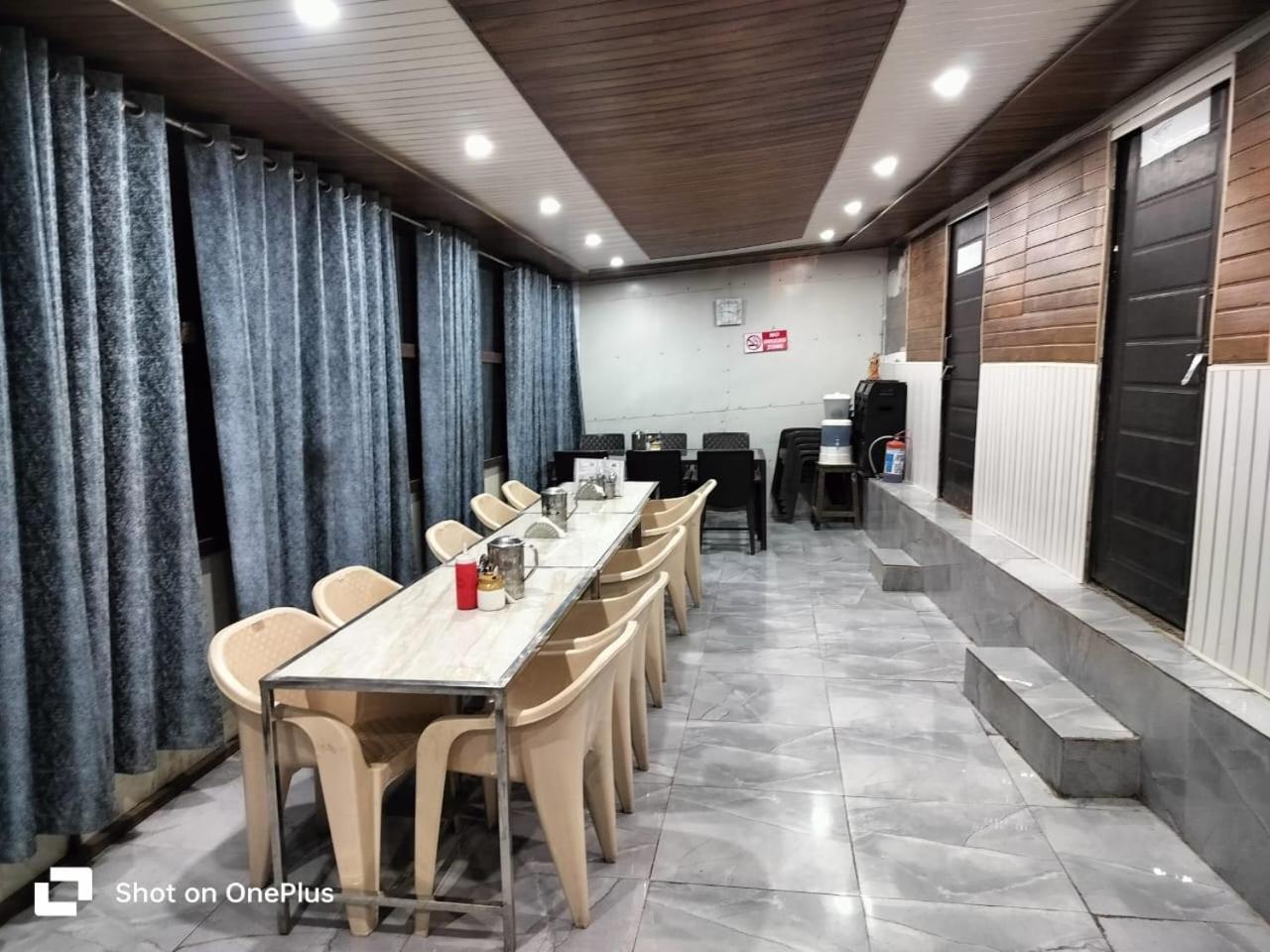 Silver Dew Resorts And Restaurant Đồi Đồi Dhanaulti Ngoại thất bức ảnh