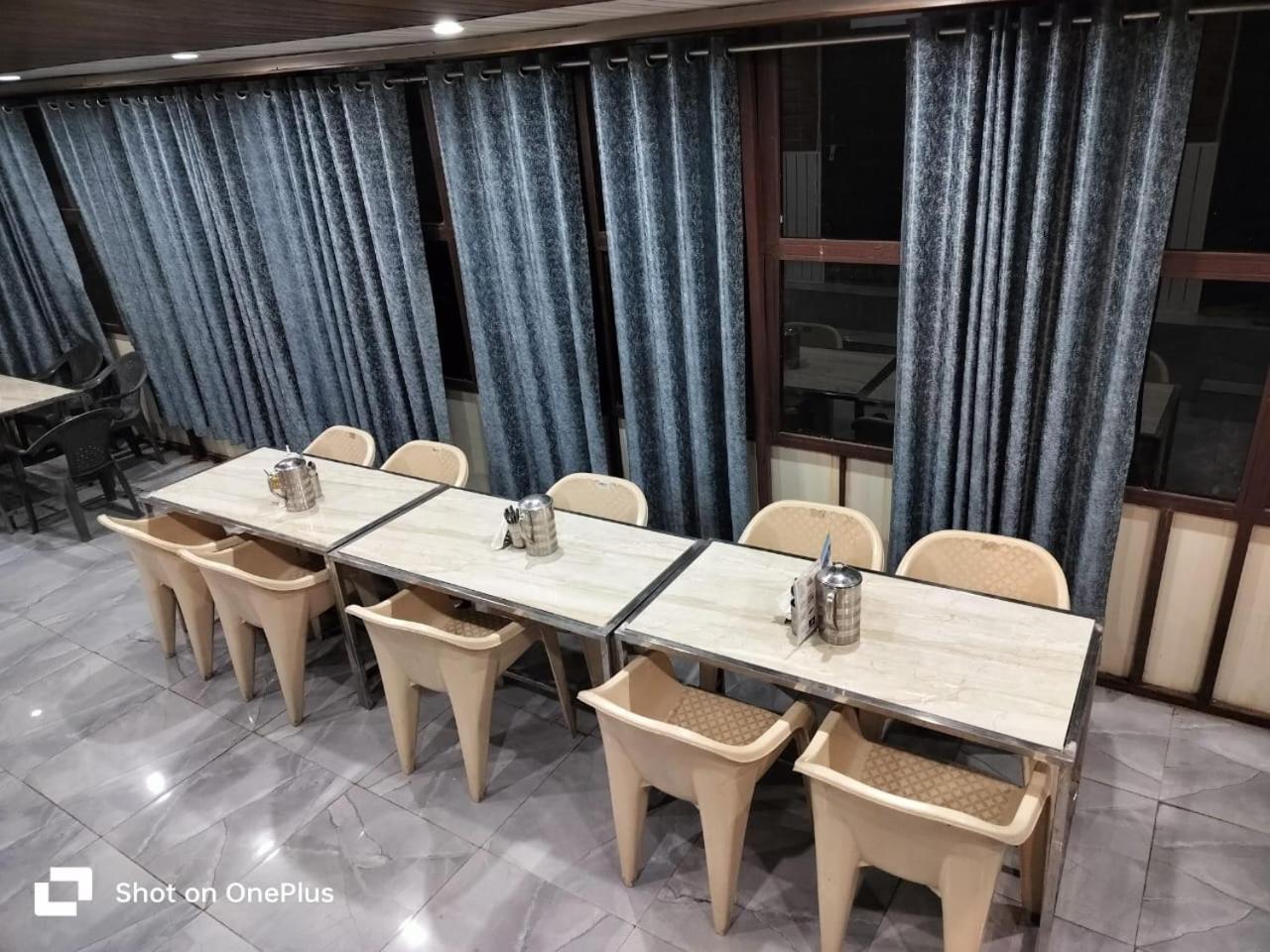 Silver Dew Resorts And Restaurant Đồi Đồi Dhanaulti Ngoại thất bức ảnh