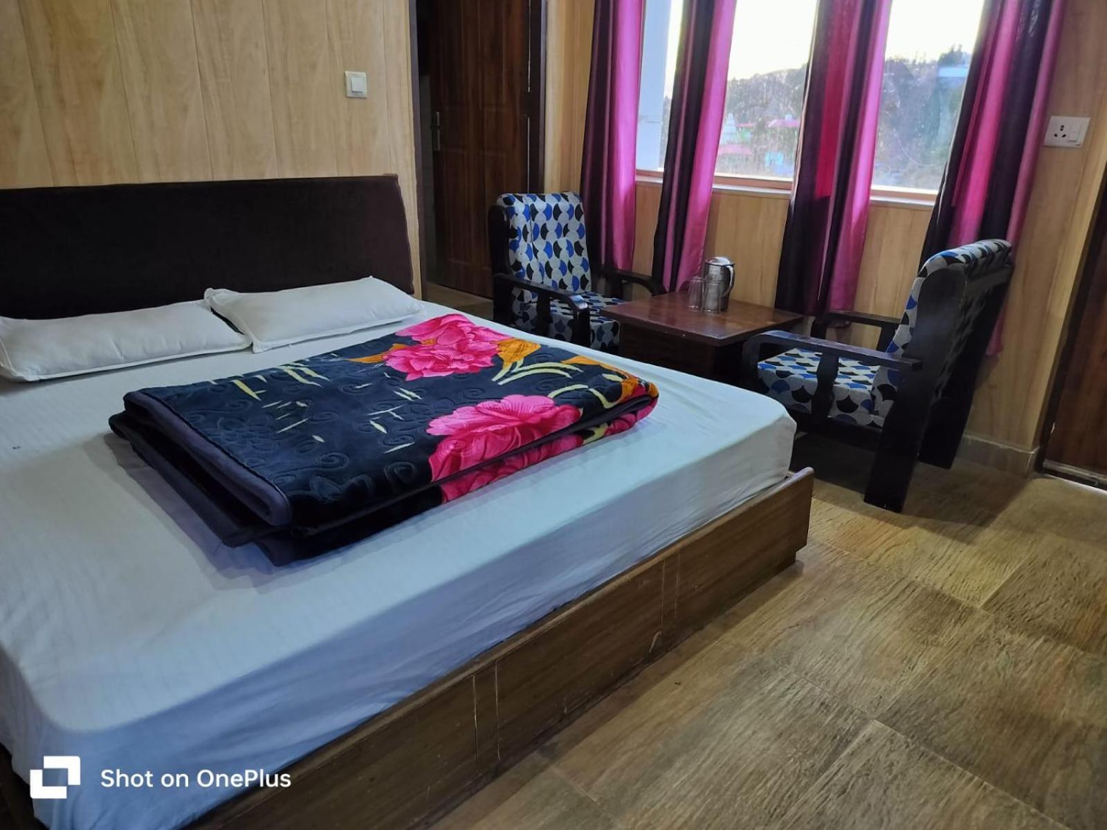 Silver Dew Resorts And Restaurant Đồi Đồi Dhanaulti Ngoại thất bức ảnh