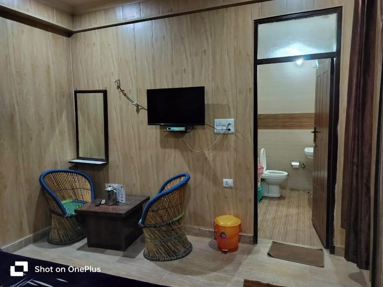 Silver Dew Resorts And Restaurant Đồi Đồi Dhanaulti Ngoại thất bức ảnh