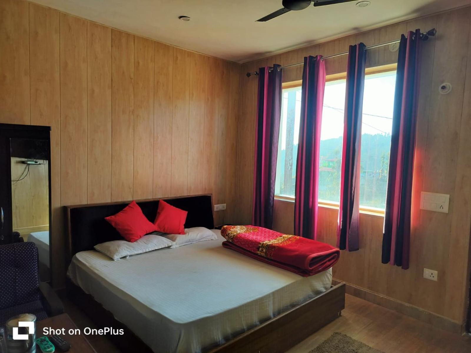 Silver Dew Resorts And Restaurant Đồi Đồi Dhanaulti Ngoại thất bức ảnh