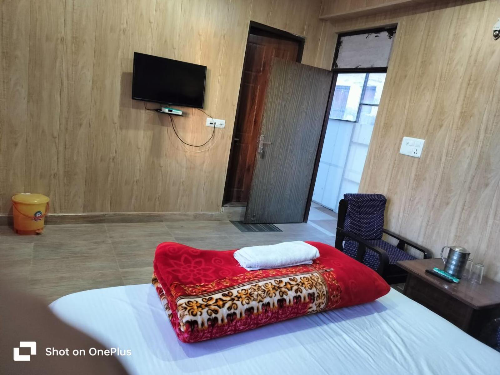 Silver Dew Resorts And Restaurant Đồi Đồi Dhanaulti Ngoại thất bức ảnh