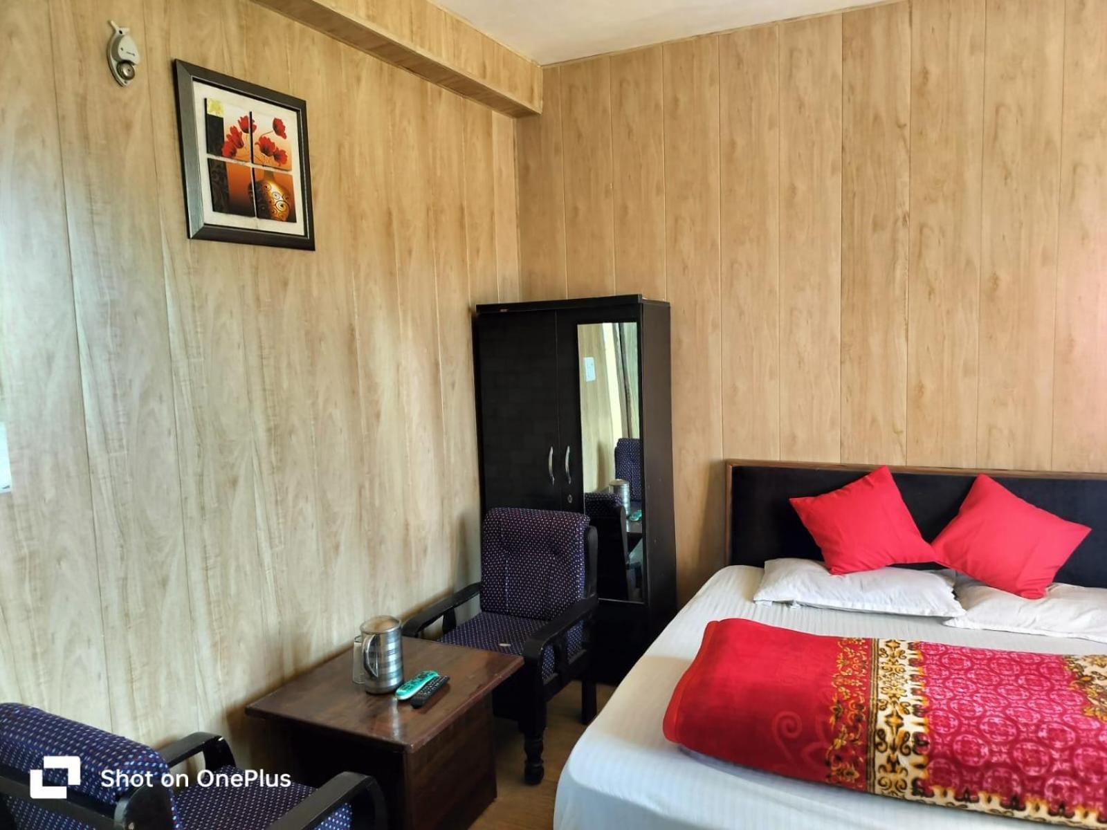 Silver Dew Resorts And Restaurant Đồi Đồi Dhanaulti Ngoại thất bức ảnh